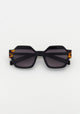 BLACK  001 / 53